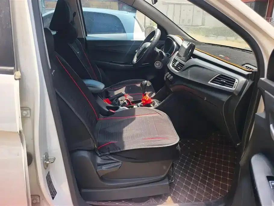 Baojun 730 2021 1.5L Manual Fashion 7-Seater — миниатюра 8