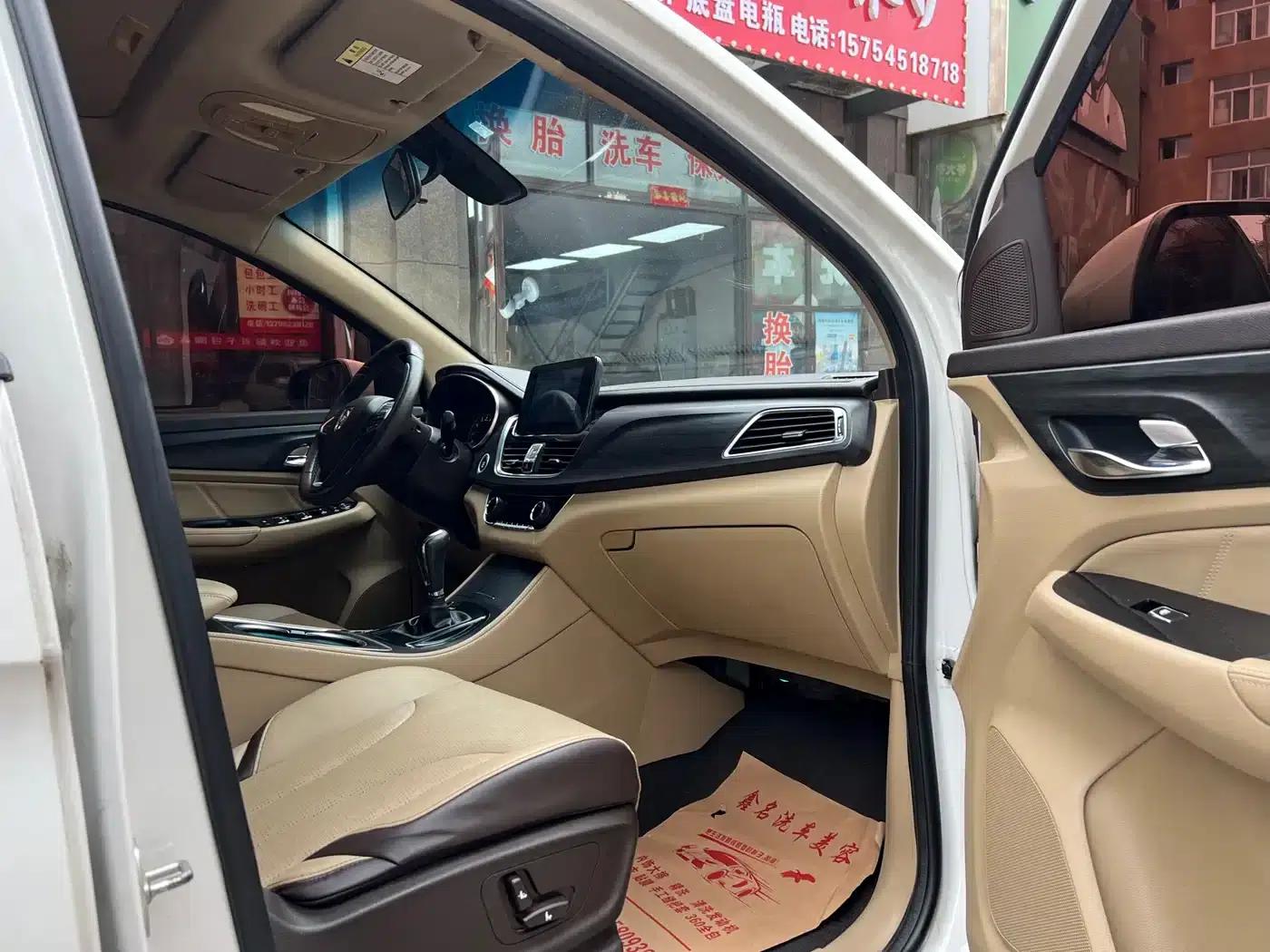 Baojun 730 2017 1.8L iAMT Luxury 7-seater — миниатюра 8