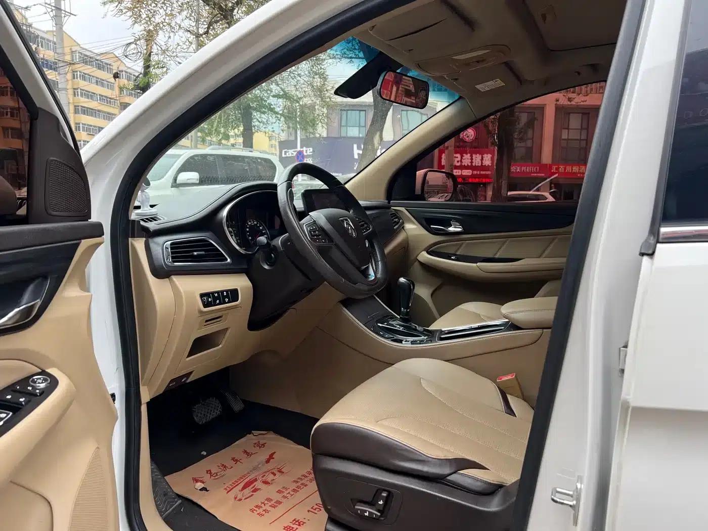 Baojun 730 2017 1.8L iAMT Luxury 7-seater — миниатюра 9