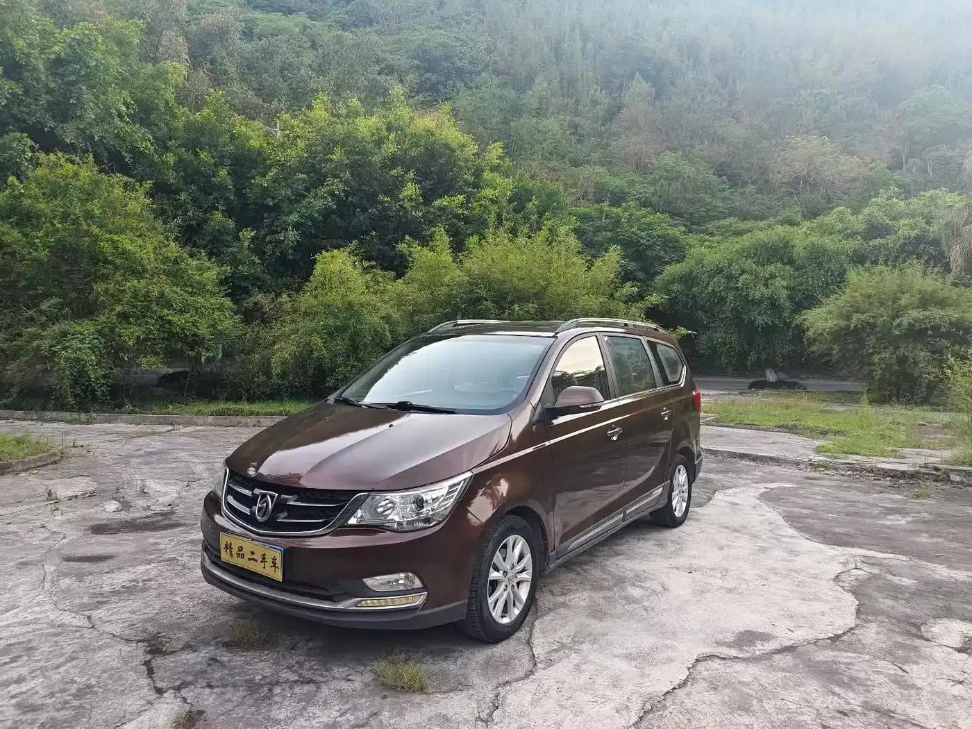 Baojun 730 2016 1.8L Manual Deluxe 7-Seater — миниатюра 1