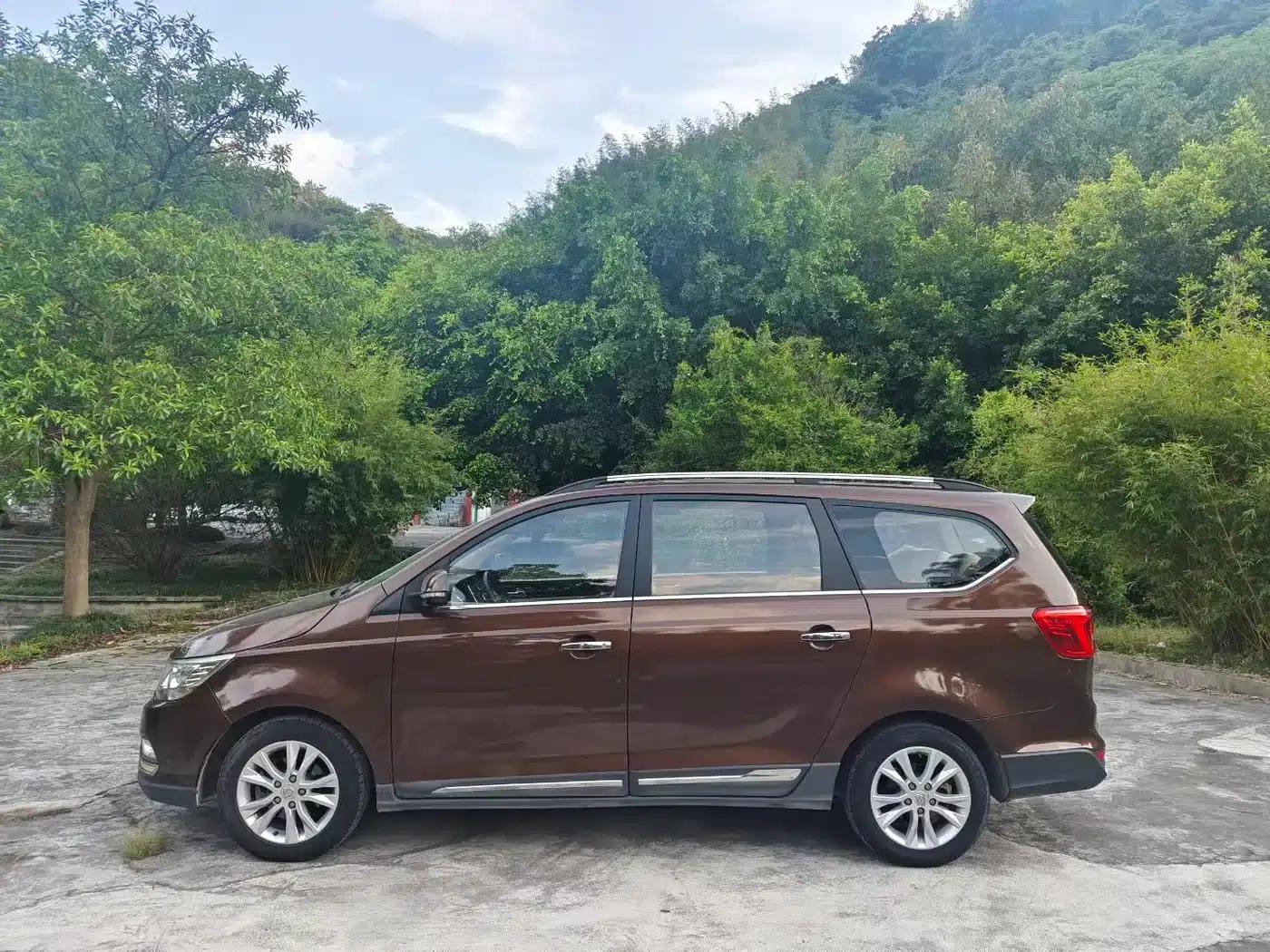 Baojun 730 2016 1.8L Manual Deluxe 7-Seater — миниатюра 2