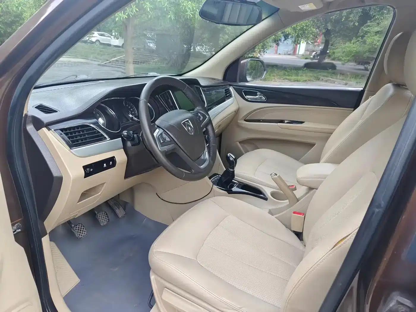 Baojun 730 2016 1.8L Manual Deluxe 7-Seater — миниатюра 3