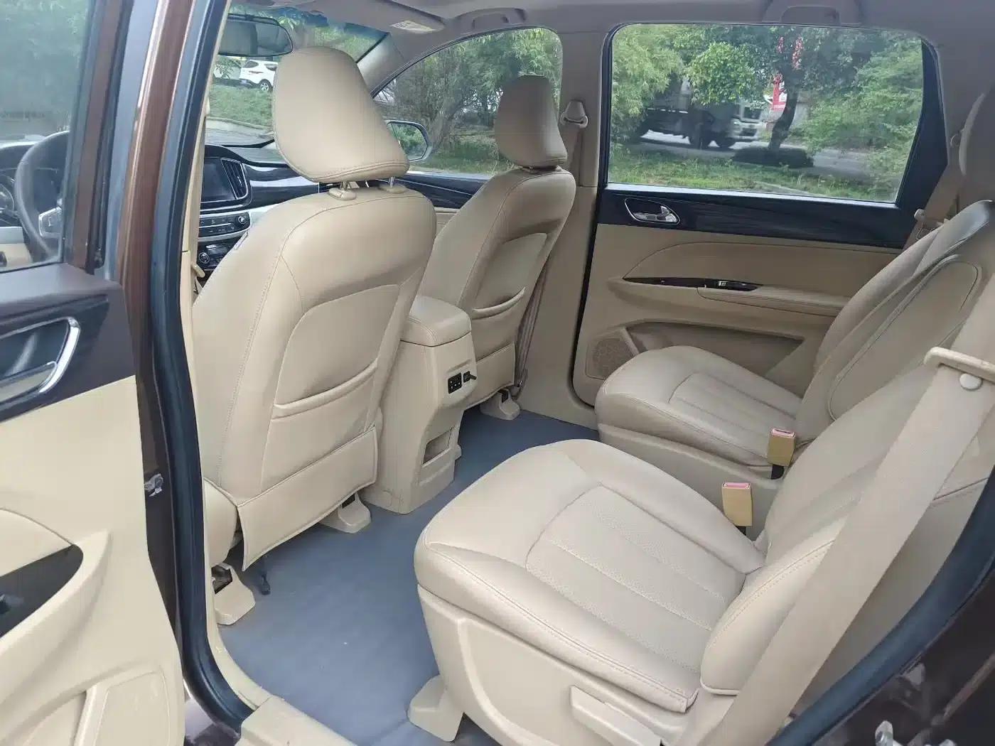 Baojun 730 2016 1.8L Manual Deluxe 7-Seater — миниатюра 4