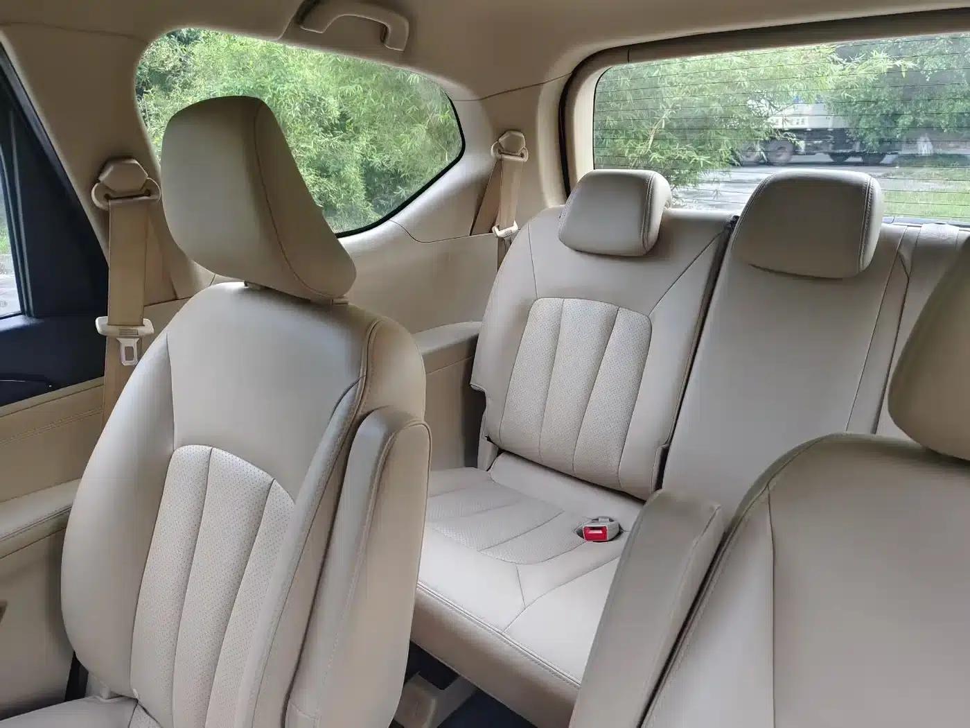 Baojun 730 2016 1.8L Manual Deluxe 7-Seater — миниатюра 5