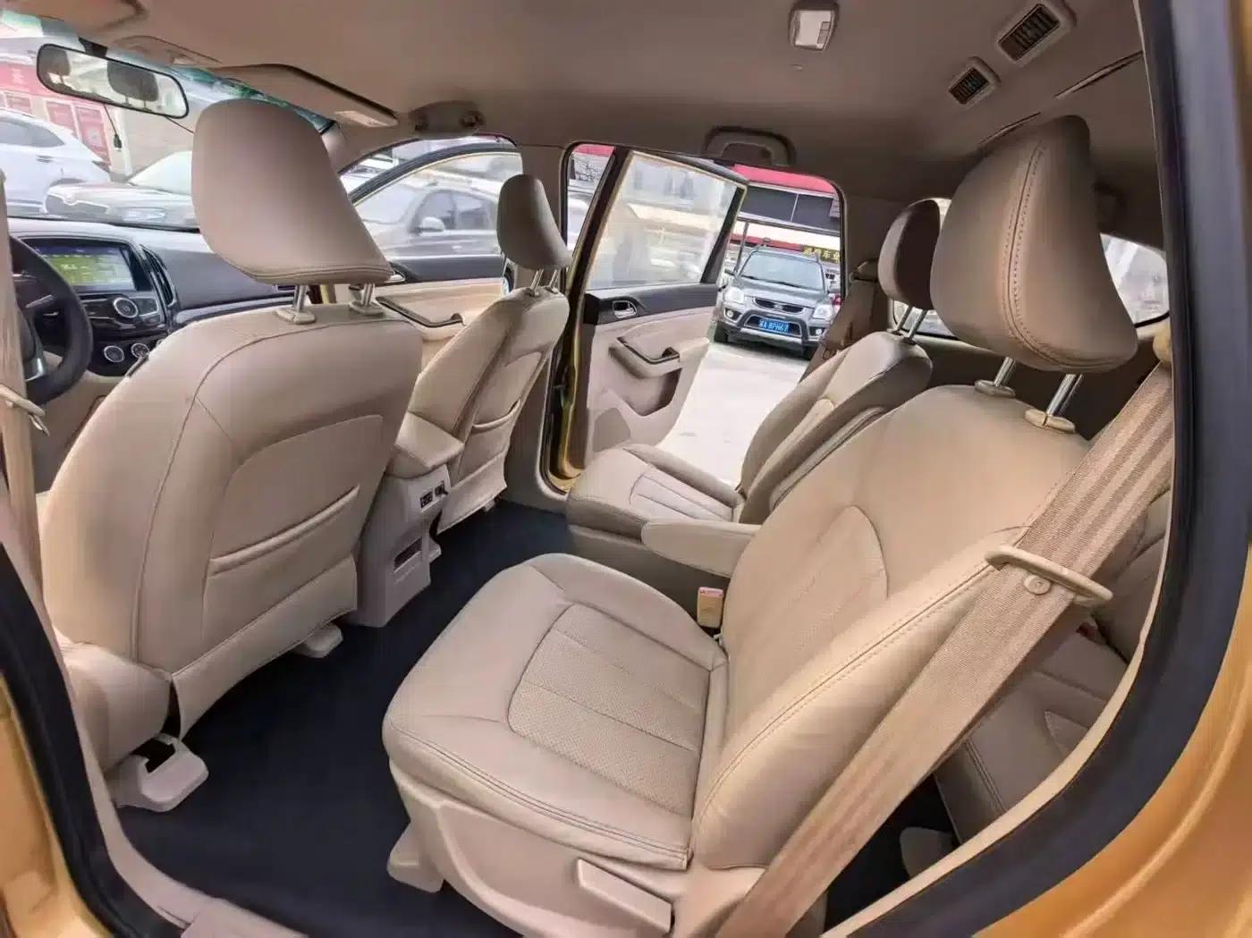 Baojun 730 2014 1.5L Manual Comfort 7-Seater — миниатюра 5