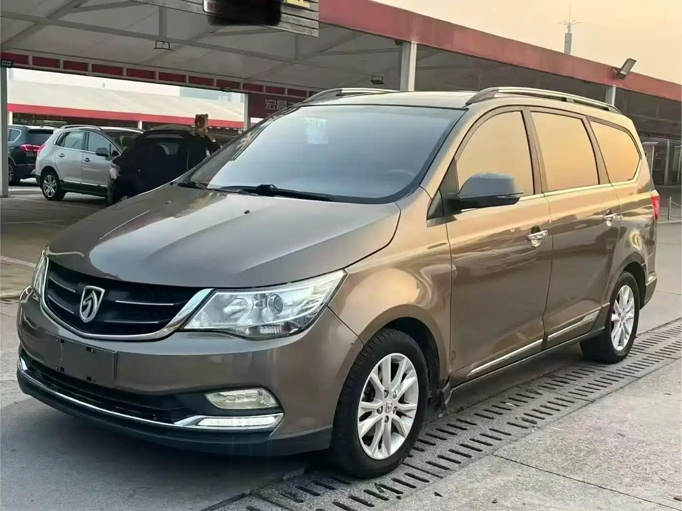 Baojun 730 2016 1.5T Manual Deluxe 7-Seater — миниатюра 1