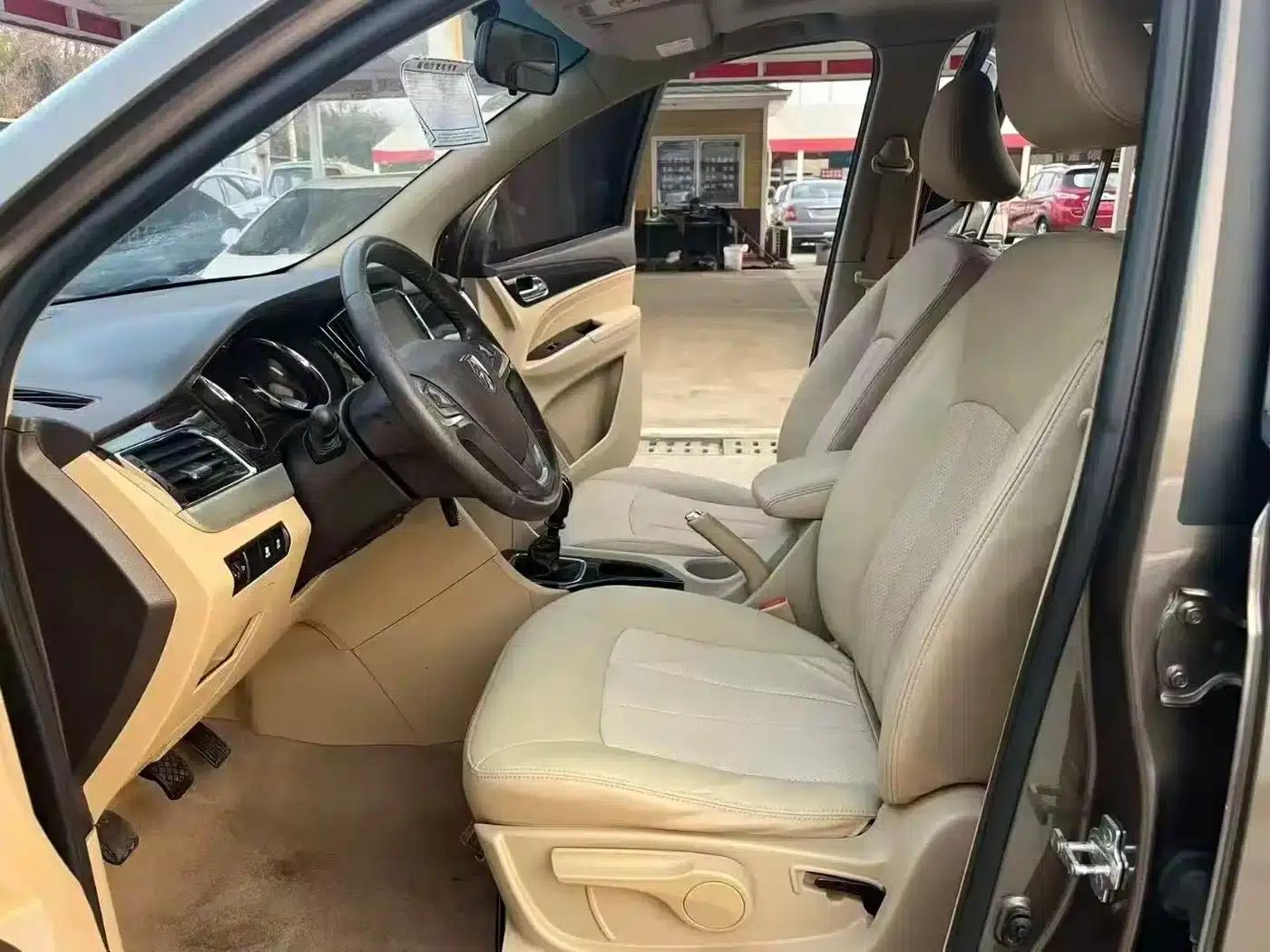 Baojun 730 2016 1.5T Manual Deluxe 7-Seater — миниатюра 4