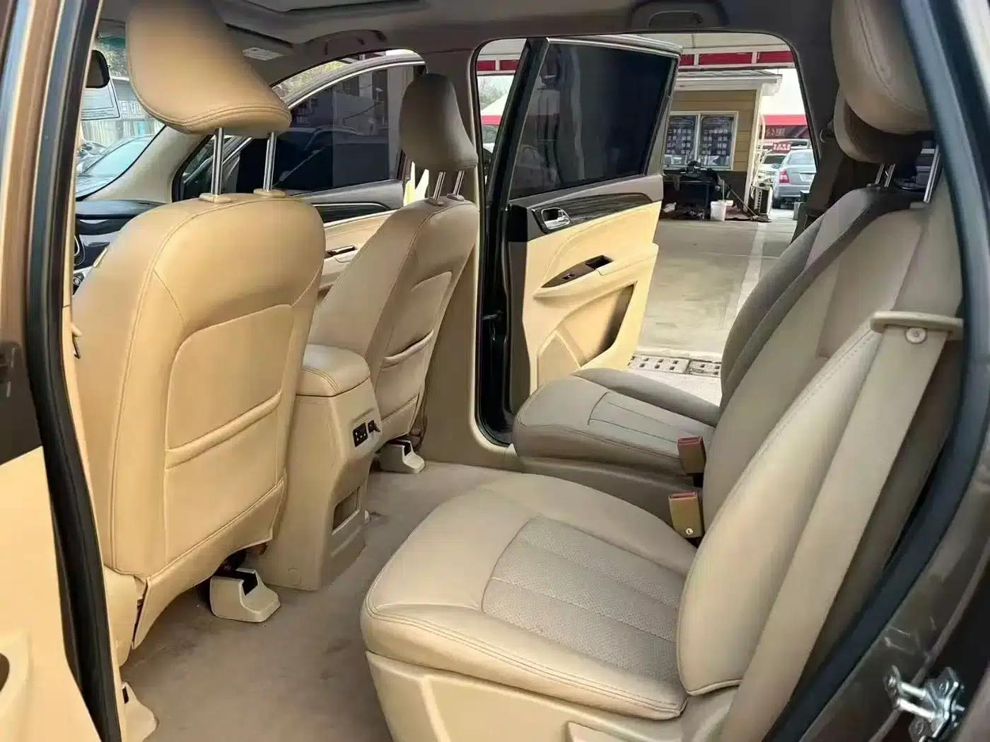Baojun 730 2016 1.5T Manual Deluxe 7-Seater — миниатюра 5