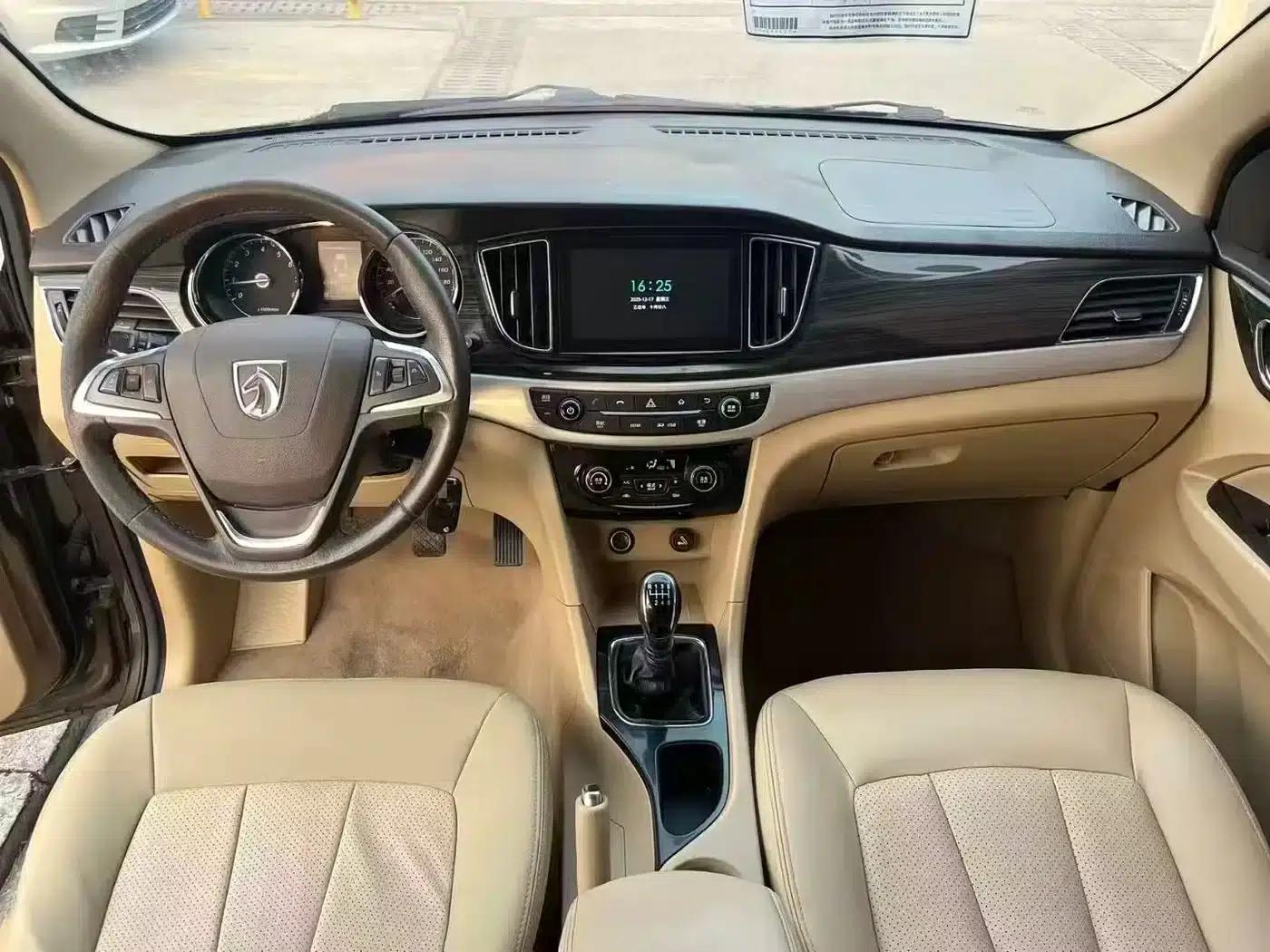 Baojun 730 2016 1.5T Manual Deluxe 7-Seater — миниатюра 6