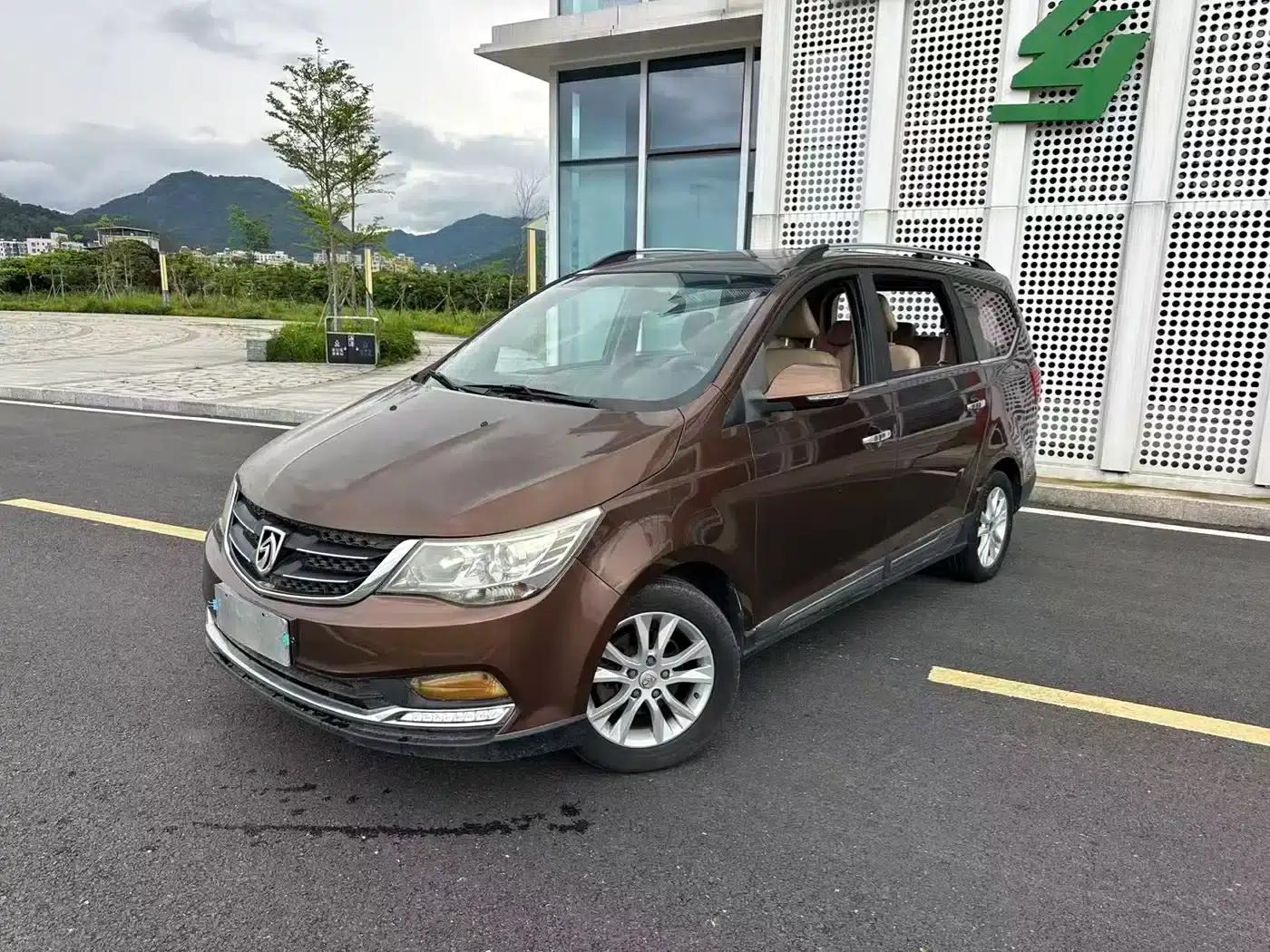 Baojun 730 2016 1.8L Manual Deluxe 7-Seater — миниатюра 1