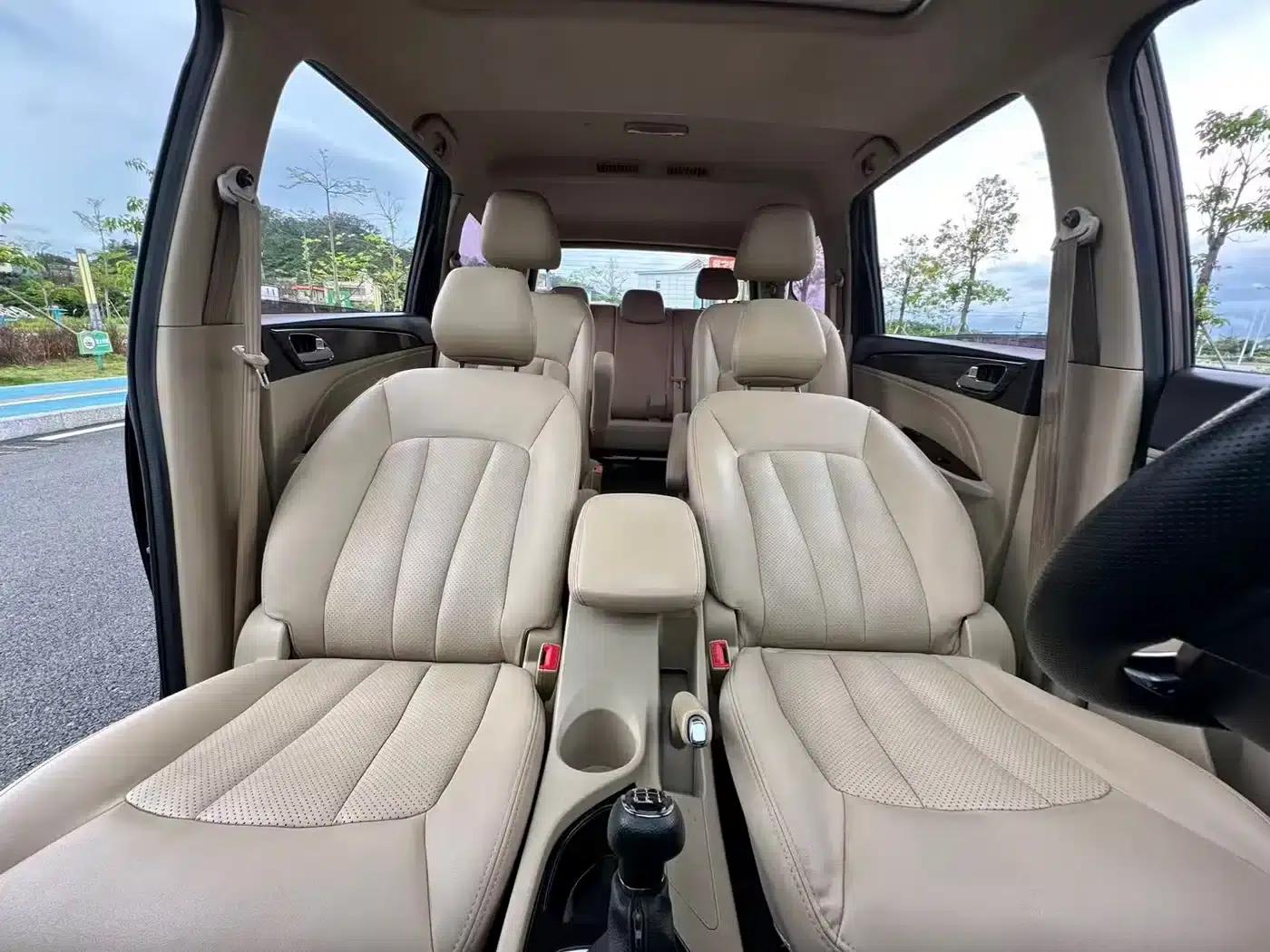 Baojun 730 2016 1.8L Manual Deluxe 7-Seater — миниатюра 11
