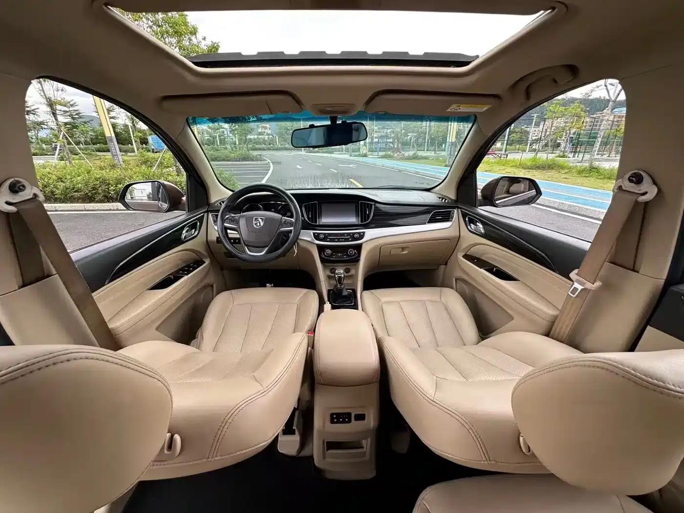 Baojun 730 2016 1.8L Manual Deluxe 7-Seater — миниатюра 12