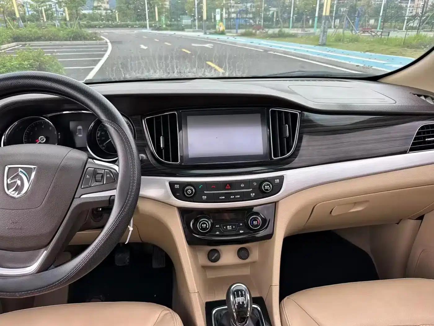 Baojun 730 2016 1.8L Manual Deluxe 7-Seater — миниатюра 14