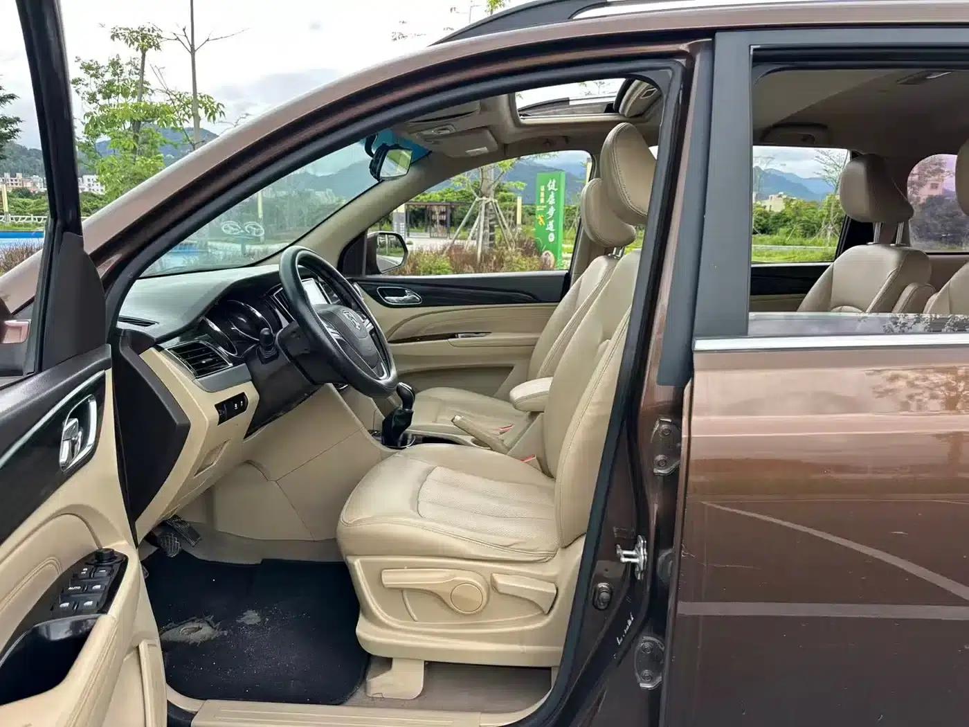 Baojun 730 2016 1.8L Manual Deluxe 7-Seater — миниатюра 23