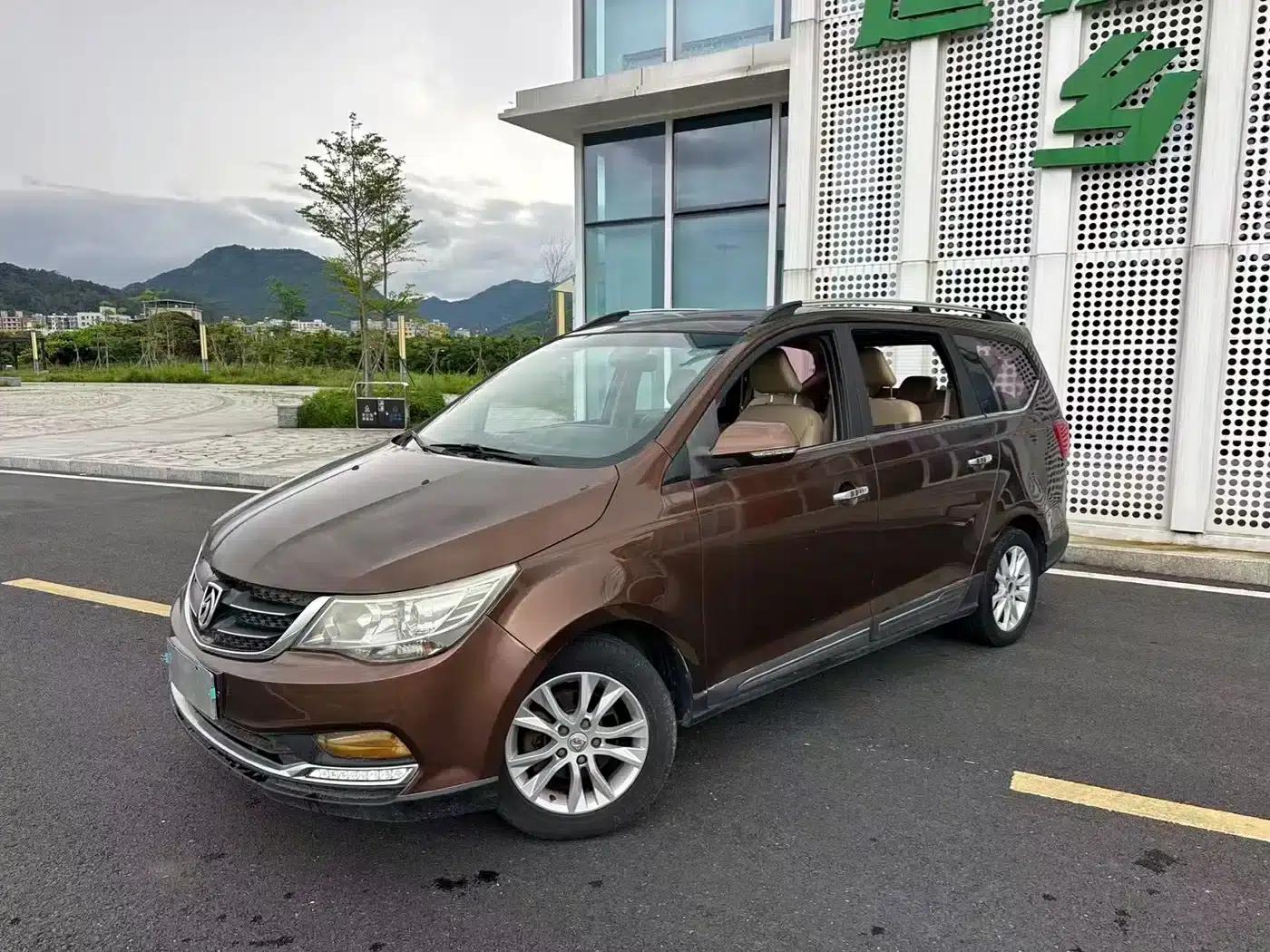 Baojun 730 2016 1.8L Manual Deluxe 7-Seater — миниатюра 4