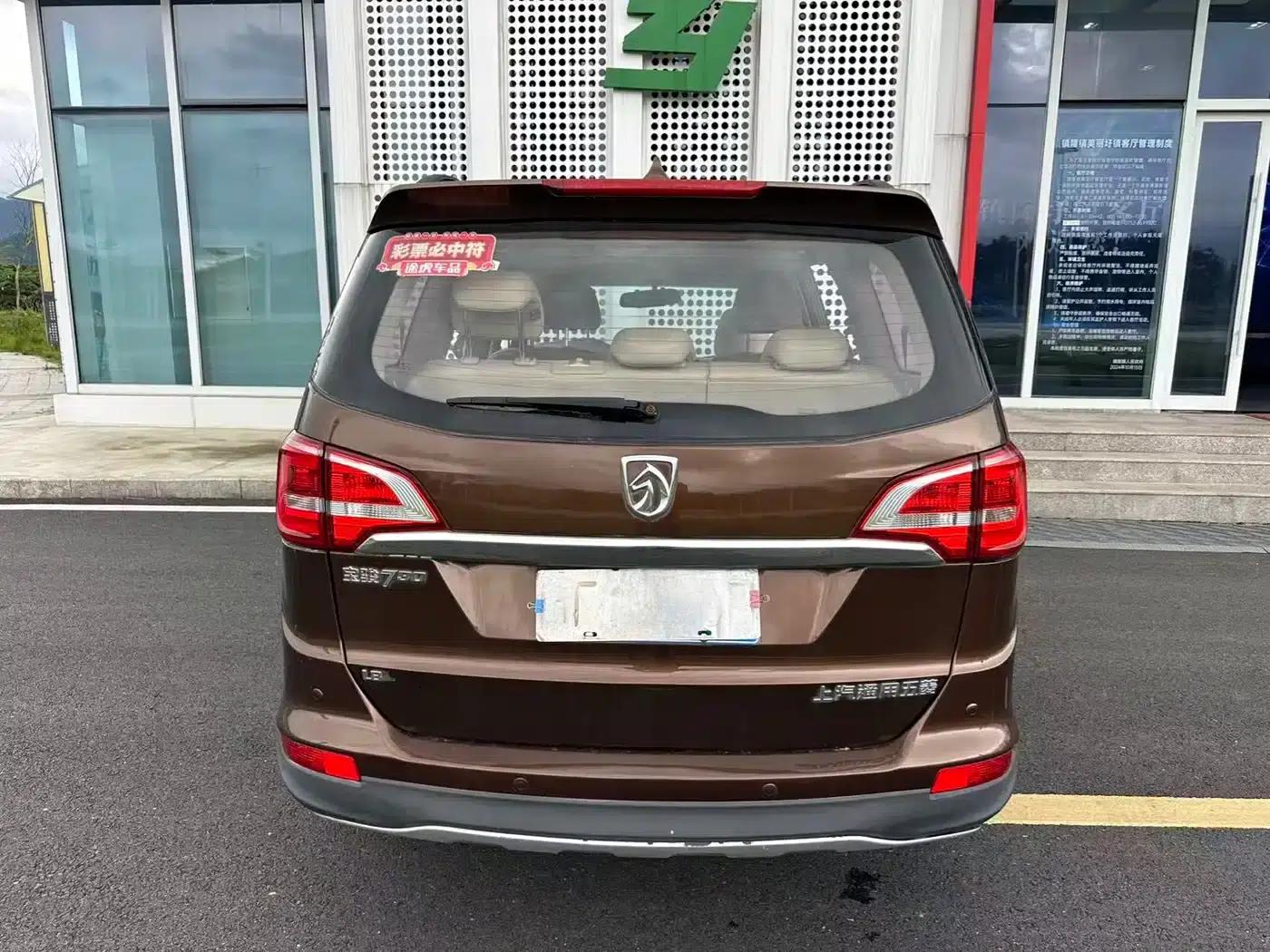 Baojun 730 2016 1.8L Manual Deluxe 7-Seater — миниатюра 6