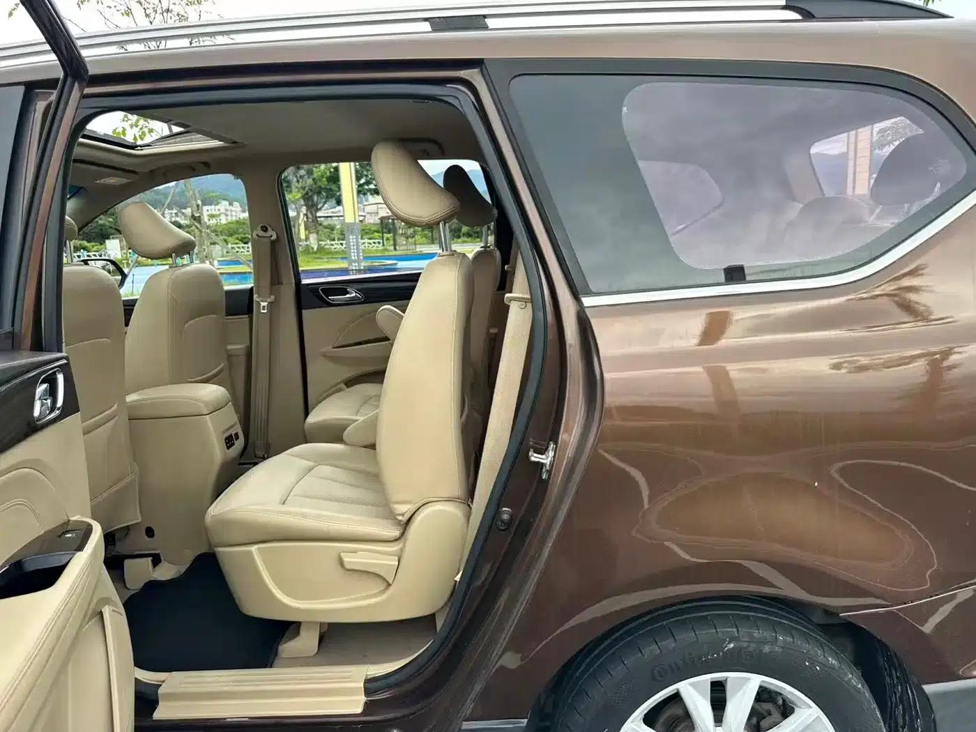 Baojun 730 2016 1.8L Manual Deluxe 7-Seater — миниатюра 9
