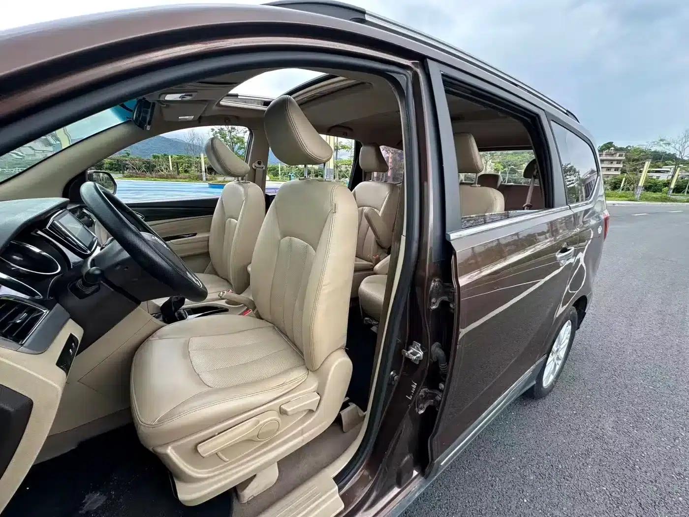 Baojun 730 2016 1.8L Manual Deluxe 7-Seater — миниатюра 10