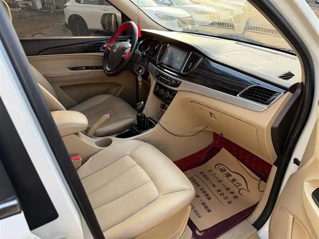 Baojun 730 2016 1.5L Manual Comfort 7-Seater National V Emission Standard — миниатюра 2