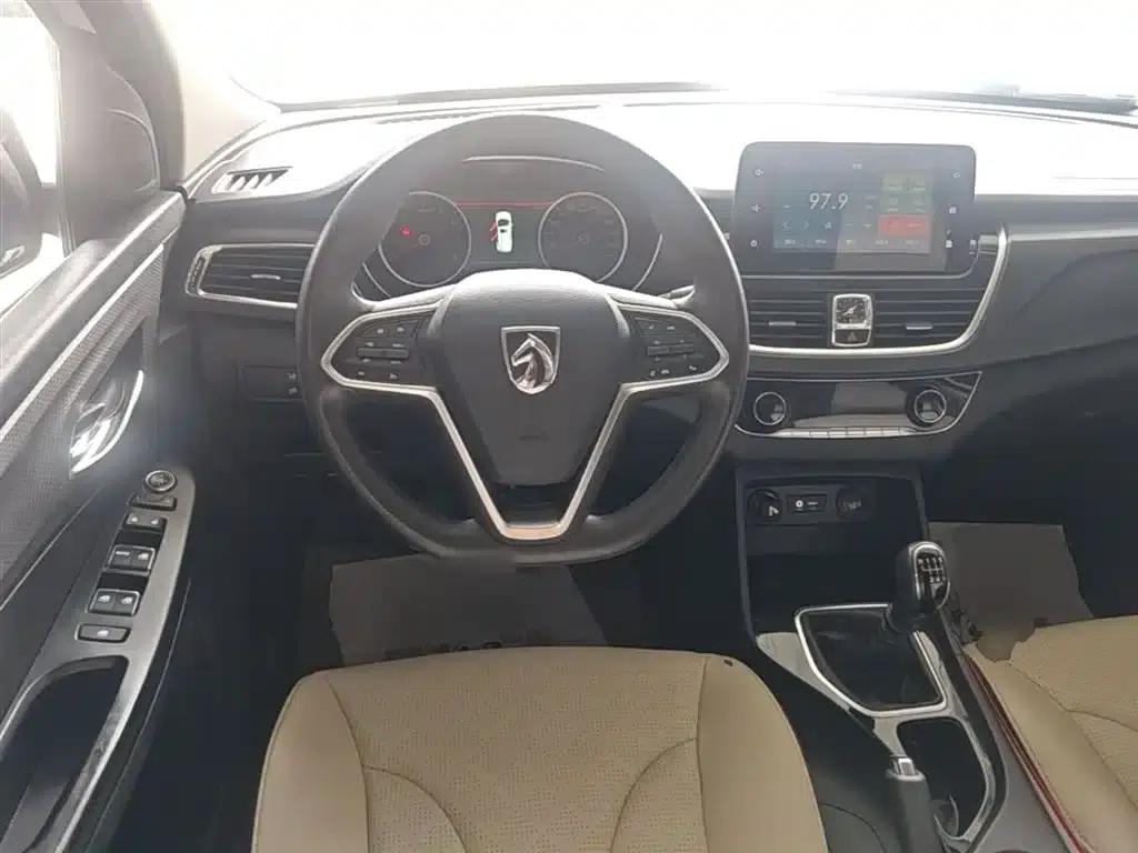 Baojun 730 2019 1.5T Manual Fashion Edition 7-seater National V Emission Standard — миниатюра 11