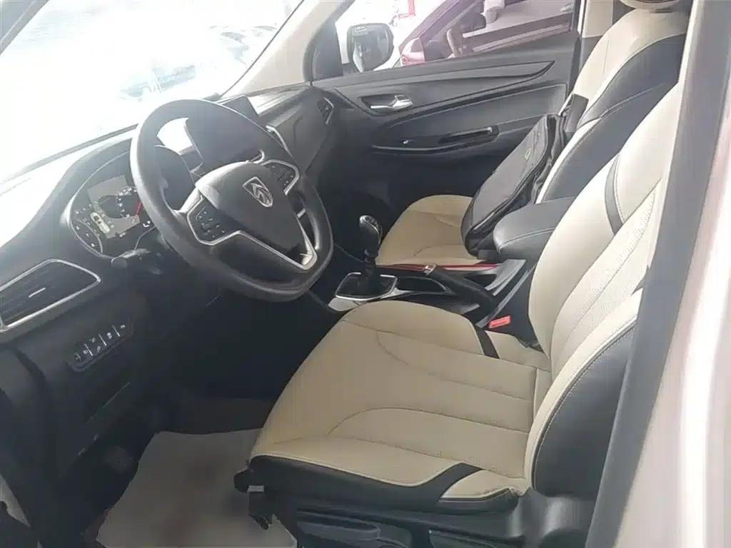Baojun 730 2019 1.5T Manual Fashion Edition 7-seater National V Emission Standard — миниатюра 15