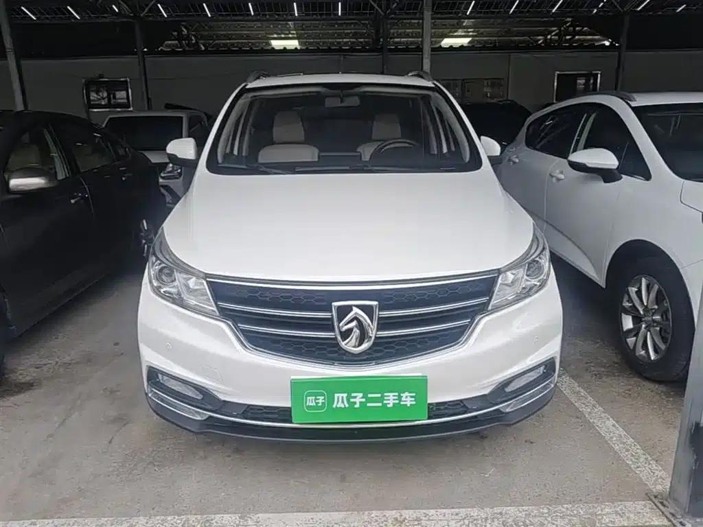 Baojun 730 2019 1.5T Manual Fashion Edition 7-seater National V Emission Standard — миниатюра 3