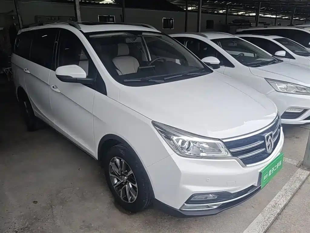 Baojun 730 2019 1.5T Manual Fashion Edition 7-seater National V Emission Standard — миниатюра 4
