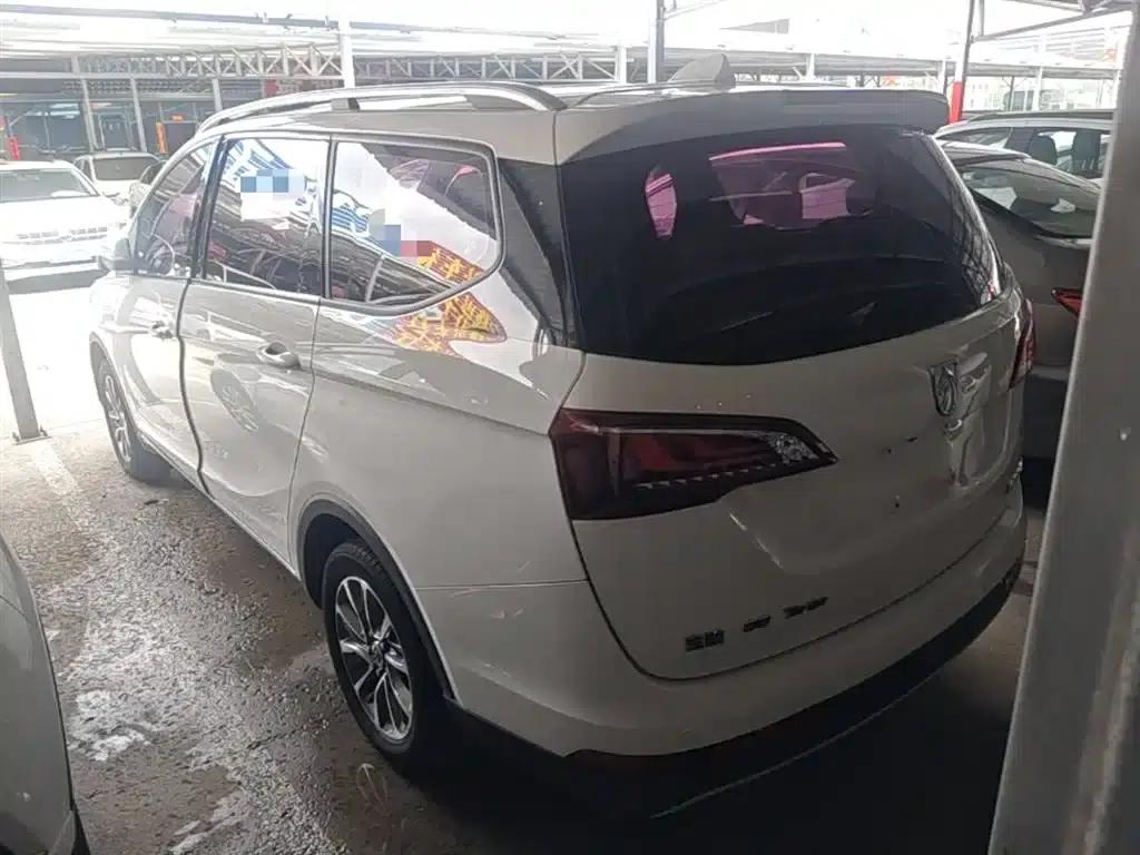 Baojun 730 2019 1.5T Manual Fashion Edition 7-seater National V Emission Standard — миниатюра 5