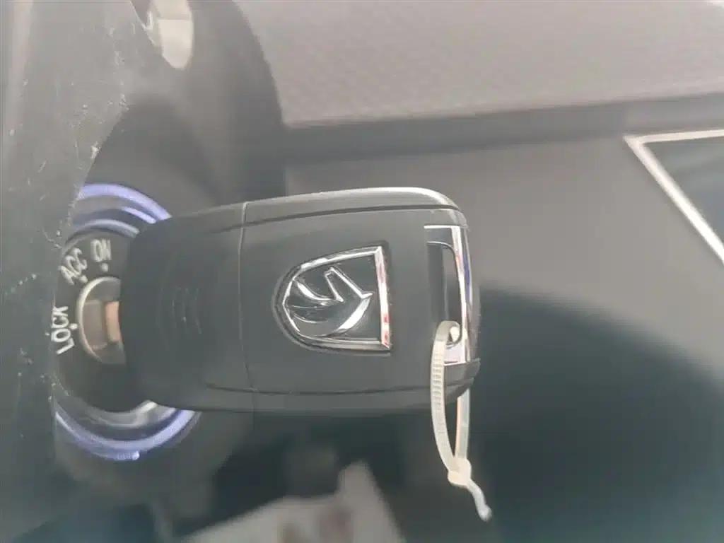 Baojun 730 2019 1.5T Manual Fashion Edition 7-seater National V Emission Standard — миниатюра 9