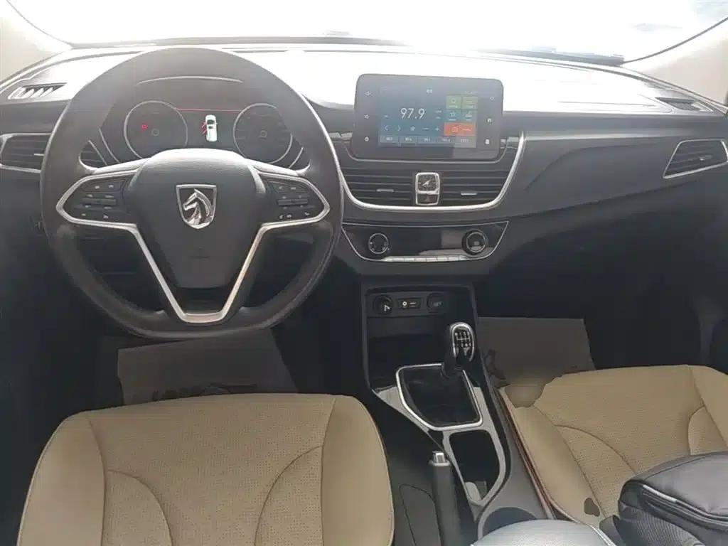 Baojun 730 2019 1.5T Manual Fashion Edition 7-seater National V Emission Standard — миниатюра 10