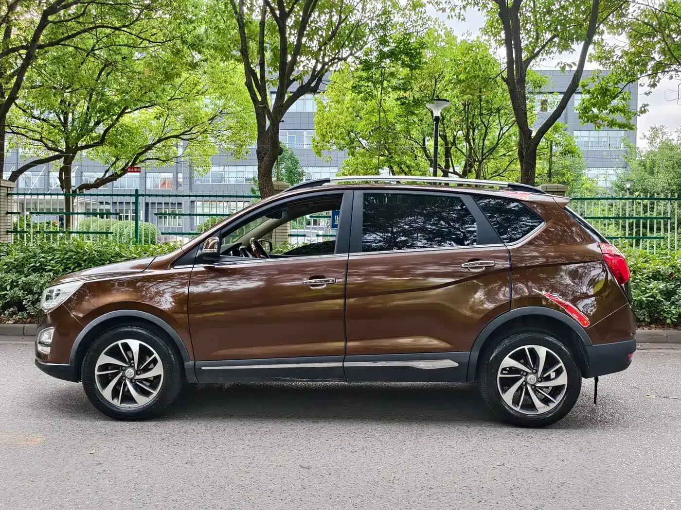 Baojun 560 2015 1.8L Manual Deluxe Edition — миниатюра 3