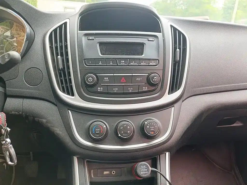 Baojun 560 2016 1.8L Manual Value Edition — миниатюра 6