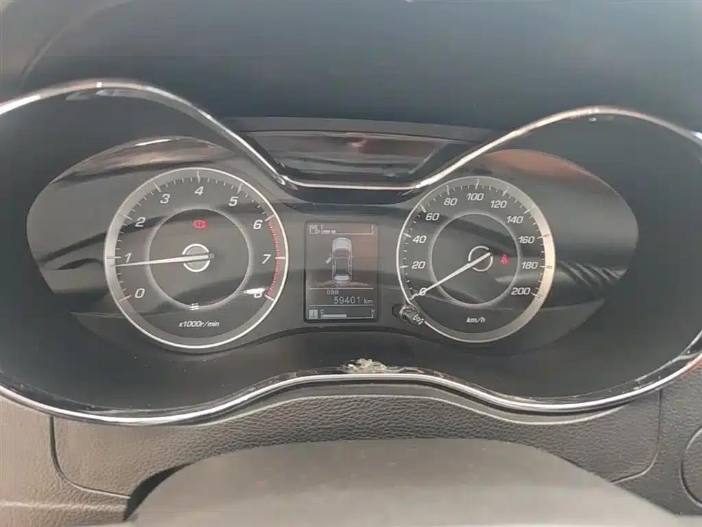 Baojun 560 2015 1.8L Manual Elite Edition — миниатюра 12