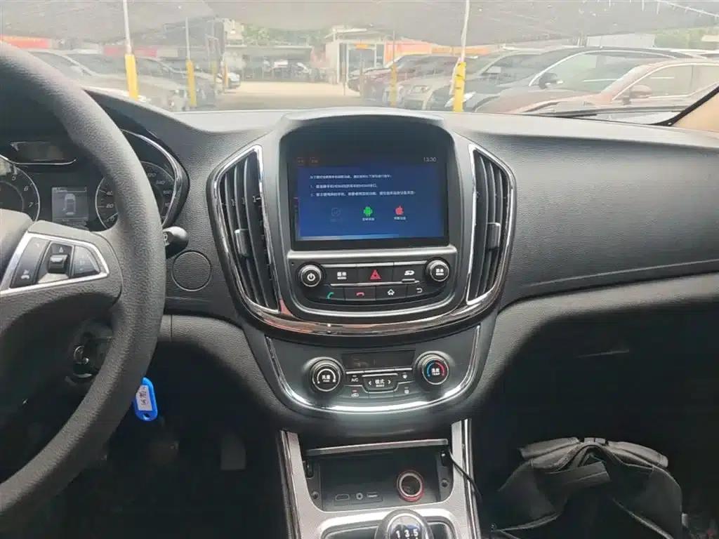 Baojun 560 2015 1.8L Manual Elite Edition — миниатюра 13