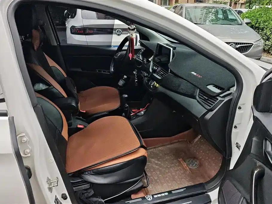 Baojun 310 2016 1.2L Manual Comfort Model — миниатюра 8