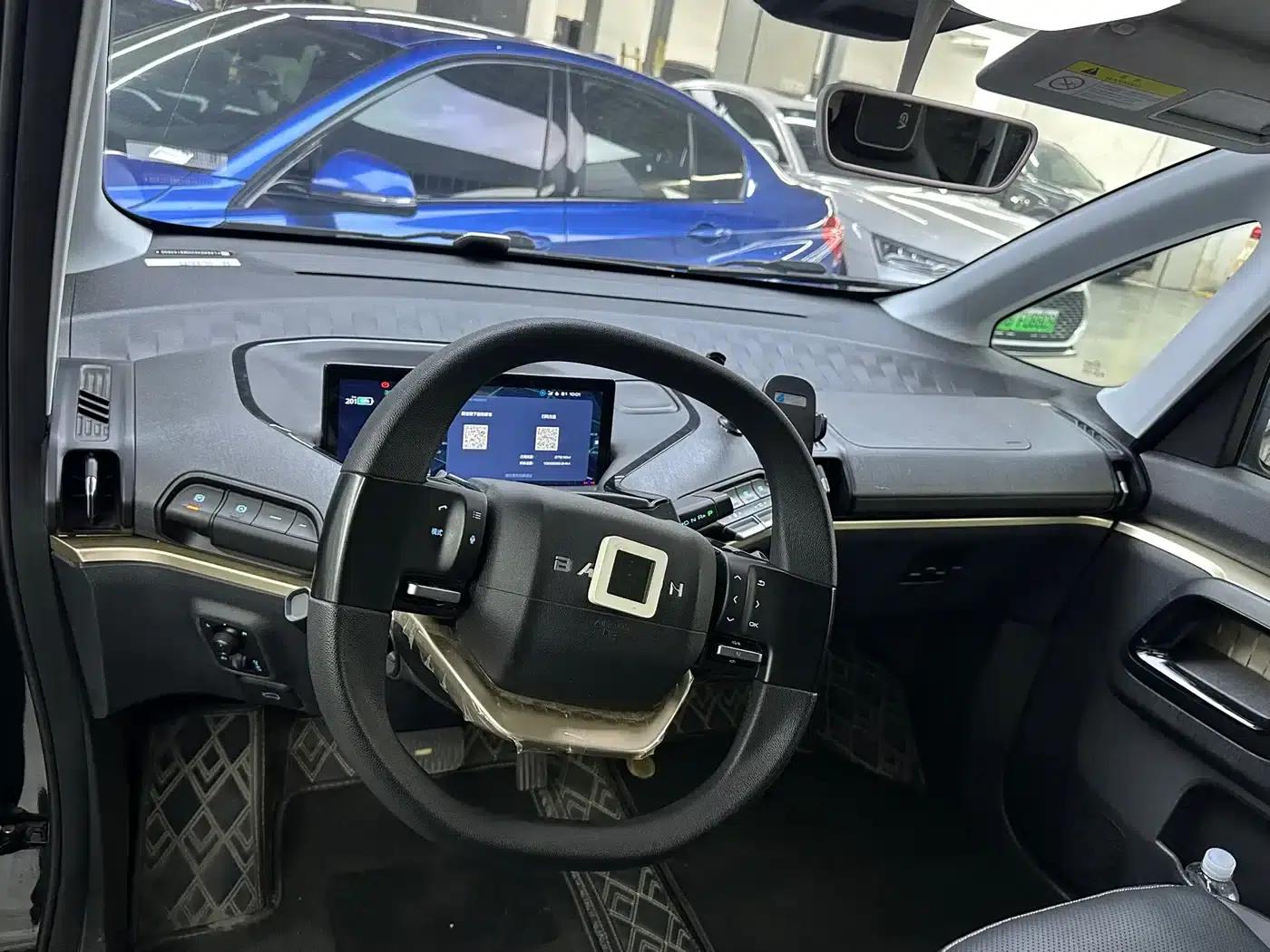 Baojun KiWi EV 2021 High-End Edition Fashion Gold Ternary Lithium — миниатюра 6