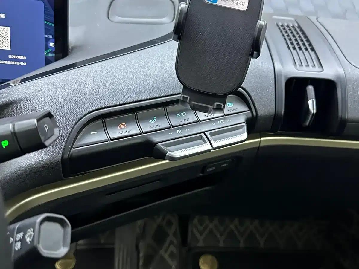 Baojun KiWi EV 2021 High-End Edition Fashion Gold Ternary Lithium — миниатюра 8