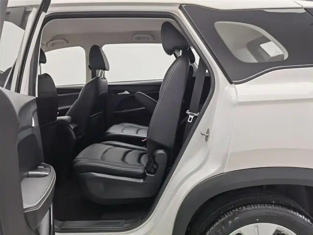 Baojun 530 2020 1.5T CVT Luxury Connected Edition 6-seater — миниатюра 15