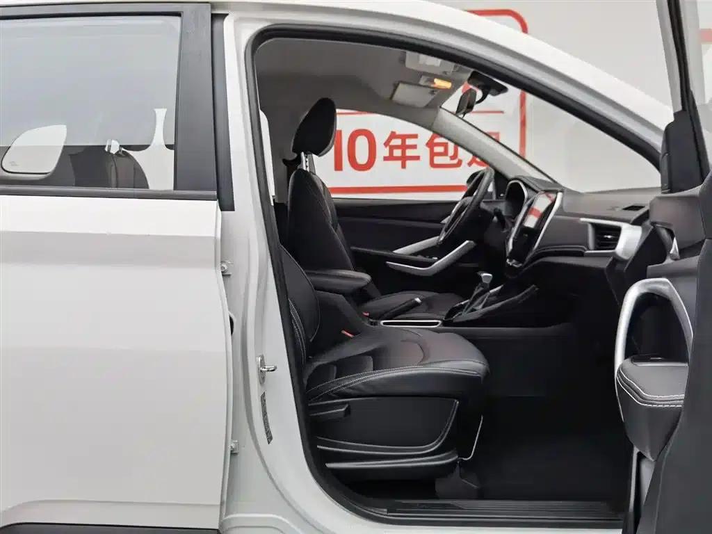 Baojun 530 2020 1.5T CVT Luxury Connected Edition 6-seater — миниатюра 23