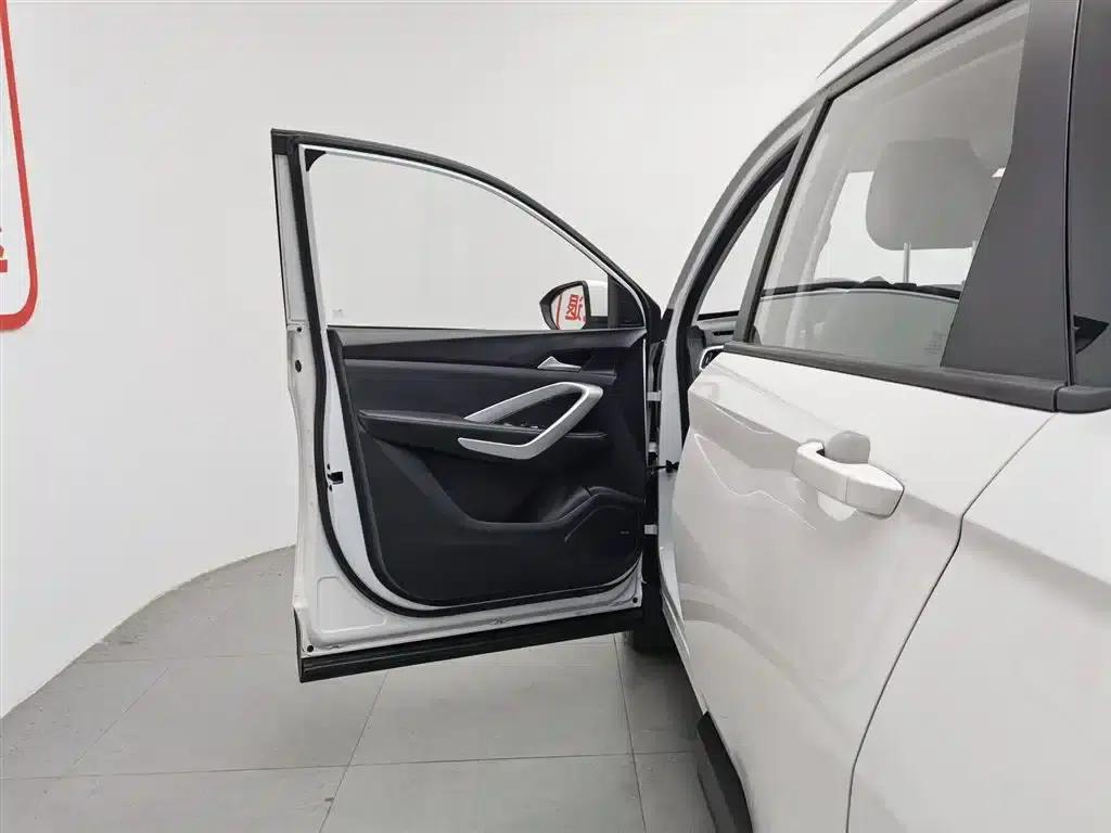 Baojun 530 2020 1.5T CVT Luxury Connected Edition 6-seater — миниатюра 8