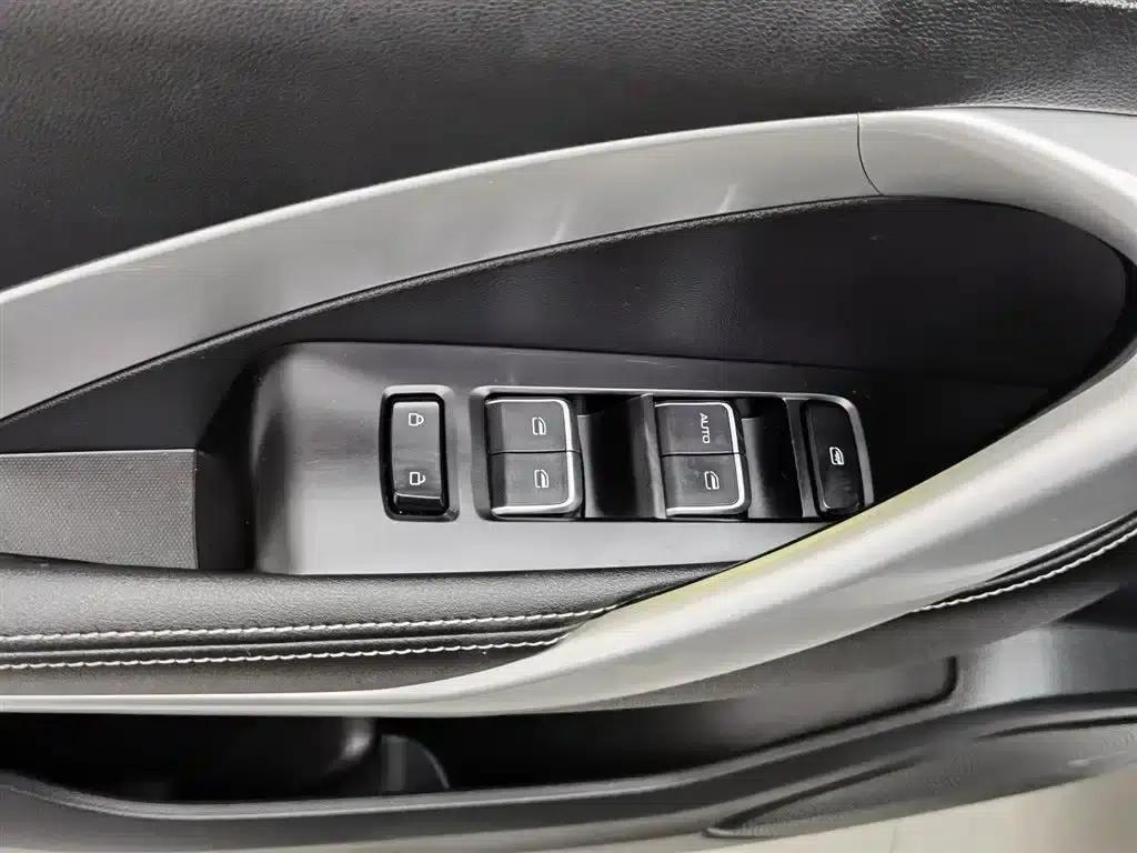 Baojun 530 2020 1.5T CVT Luxury Connected Edition 6-seater — миниатюра 9