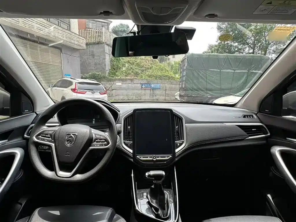 Baojun 530 2021 Global Car Anniversary Edition 1.5T CVT Luxury 5-seater — миниатюра 7