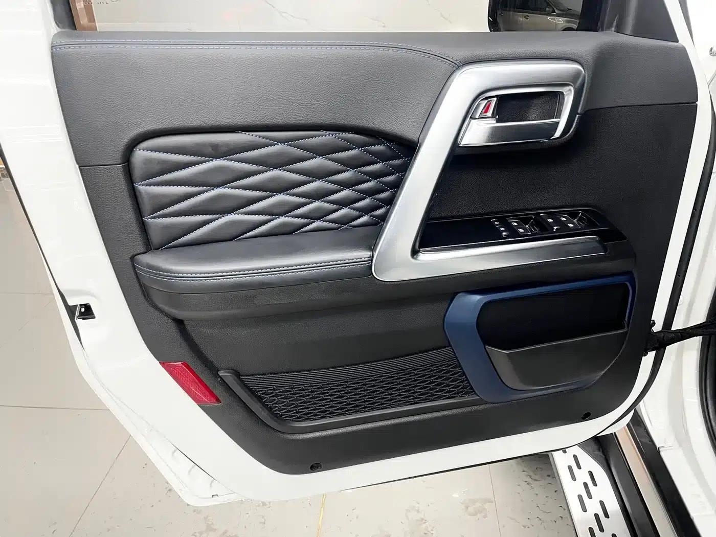 Beijing BJ40 2018 PLUS 2.3T Automatic 4WD Flagship Edition (National V Emission Standard) — миниатюра 8