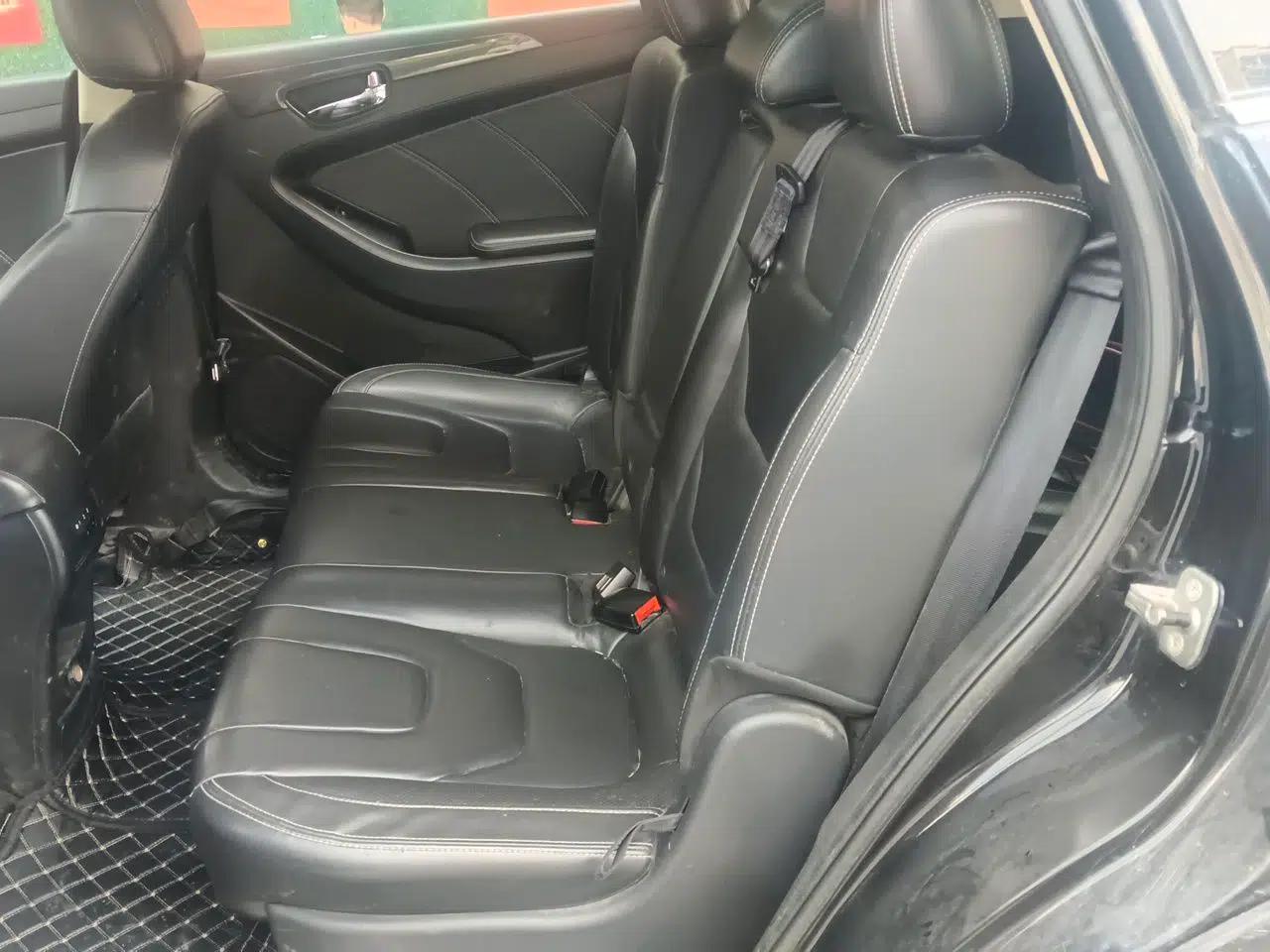 Dongfeng Fengon 580 2016 Revised Version 1.5T CVT Luxury Edition — миниатюра 18
