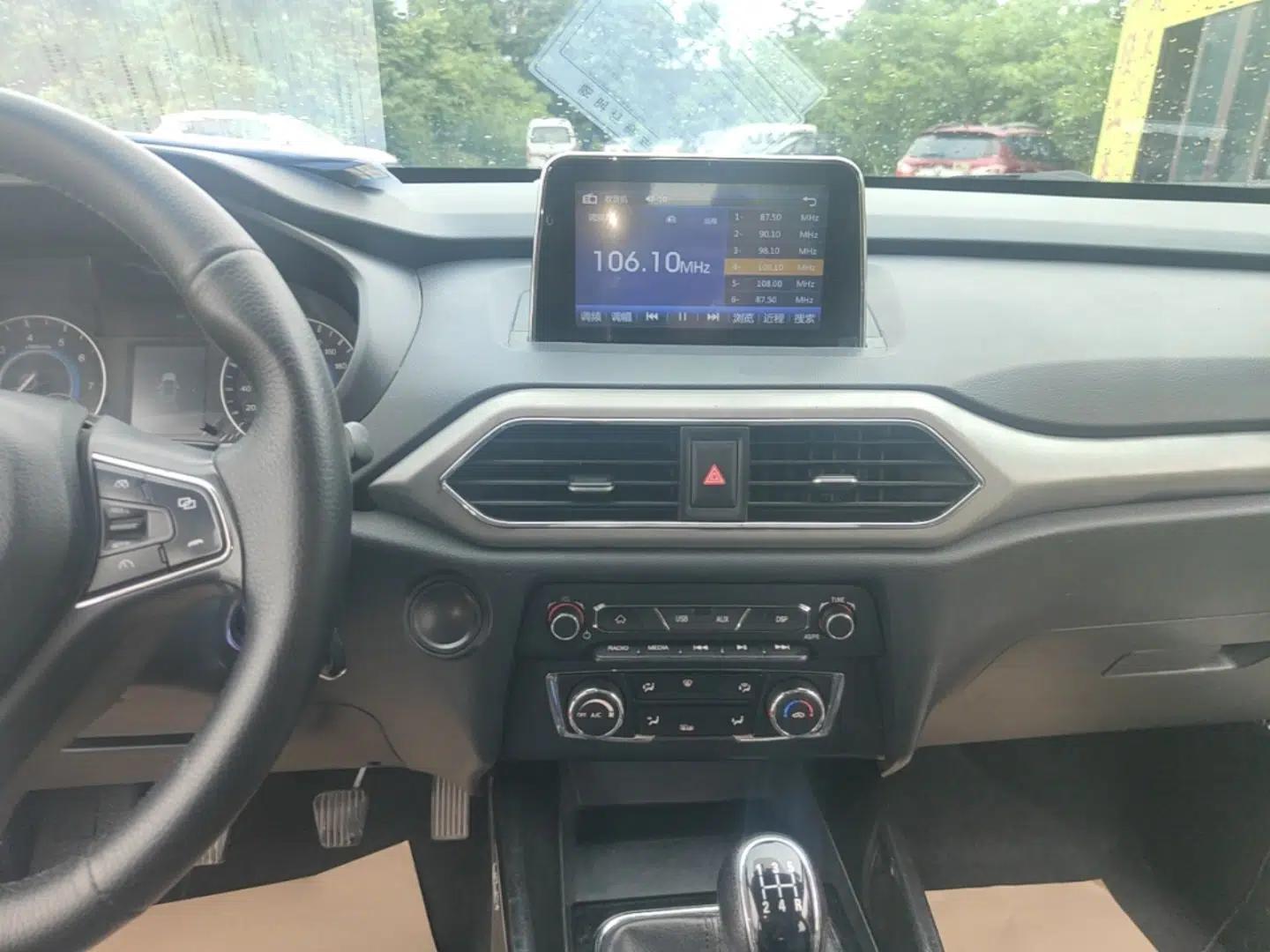 Dongfeng Fengon S560 2018 1.8L Manual Urban Model 7 Seats — миниатюра 16