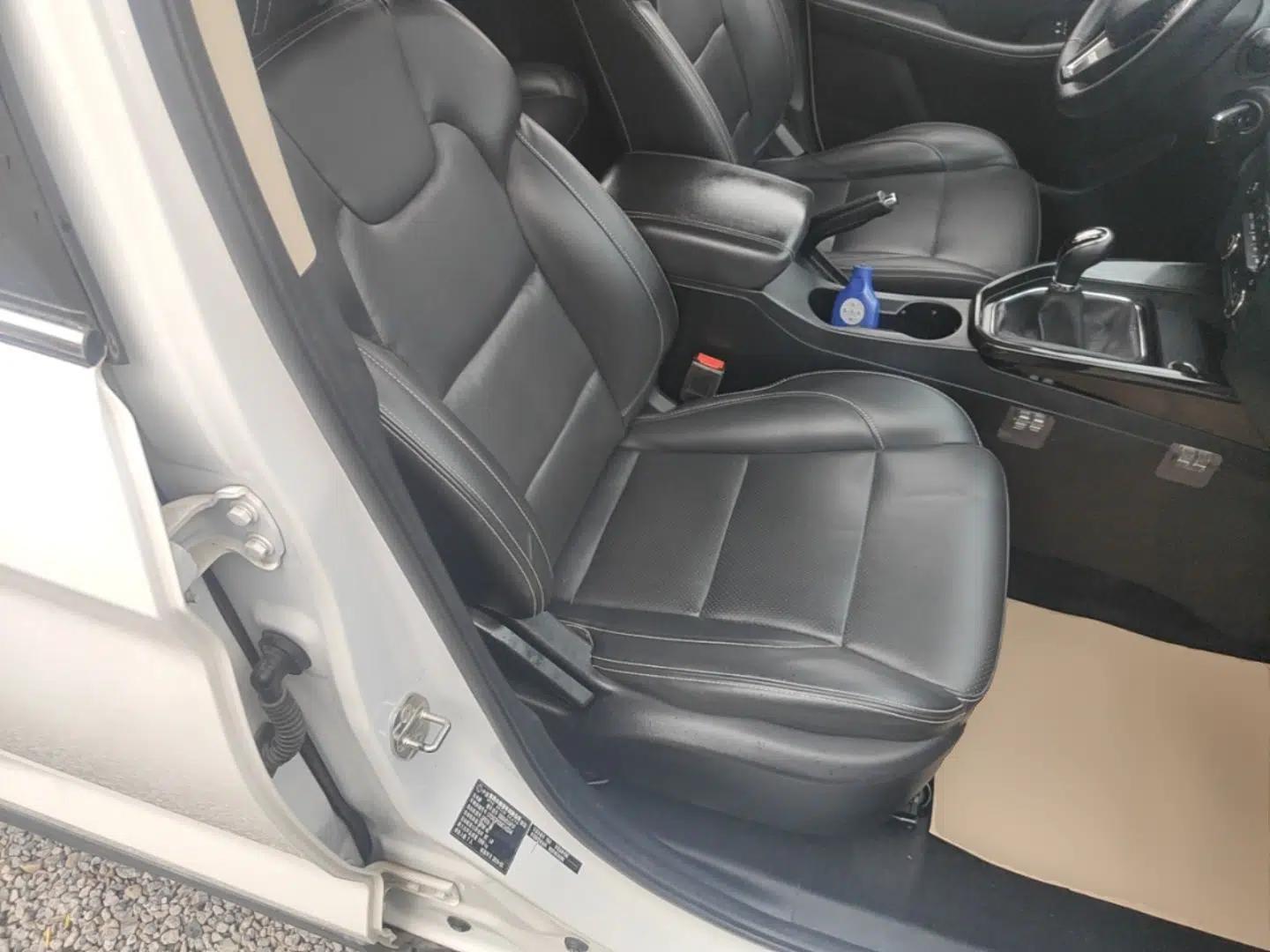 Dongfeng Fengon S560 2018 1.8L Manual Urban Model 7 Seats — миниатюра 23