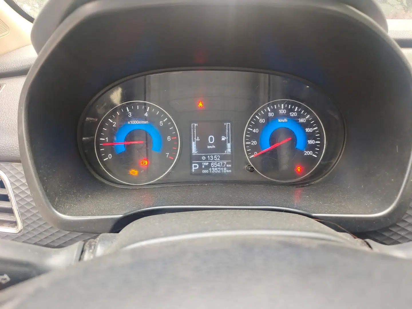 Dongfeng Fengon 370 2017 1.5L CVT Fashion Edition 7-Seater — миниатюра 13