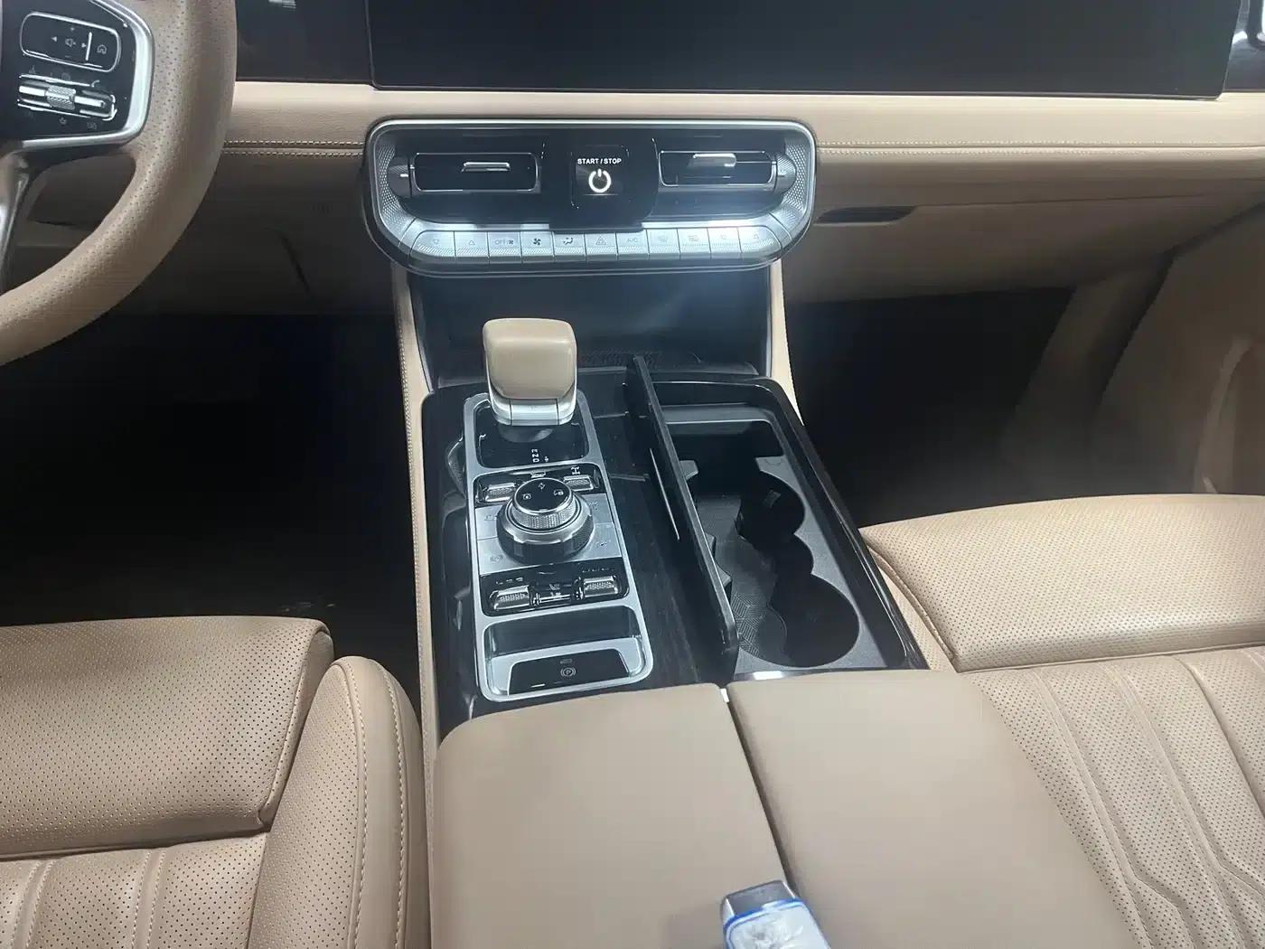 Beijing BJ60 Extended Range 2024 Model, 7-Seater Extended Range Advanced Edition — миниатюра 19