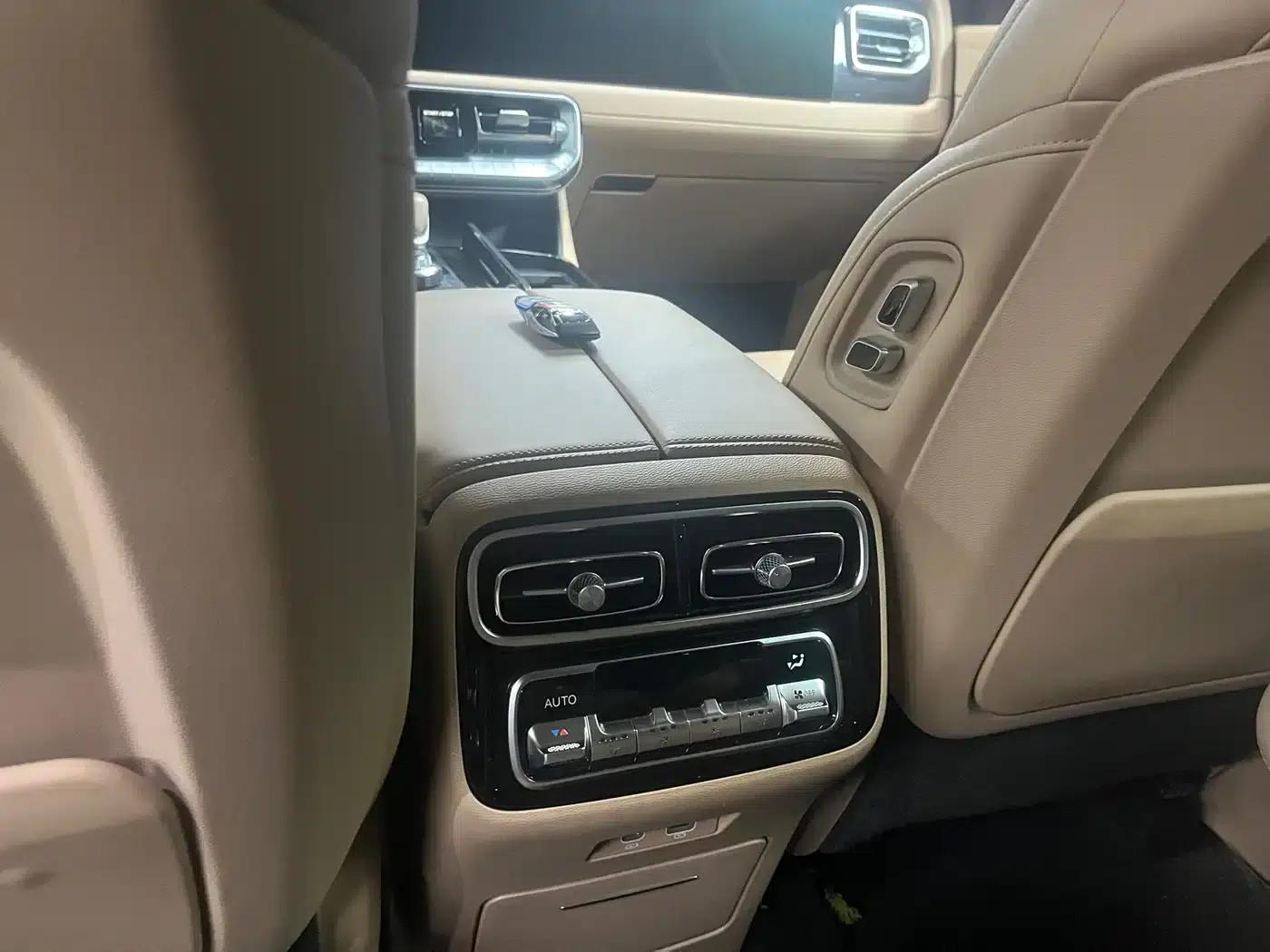 Beijing BJ60 Extended Range 2024 Model, 7-Seater Extended Range Advanced Edition — миниатюра 20