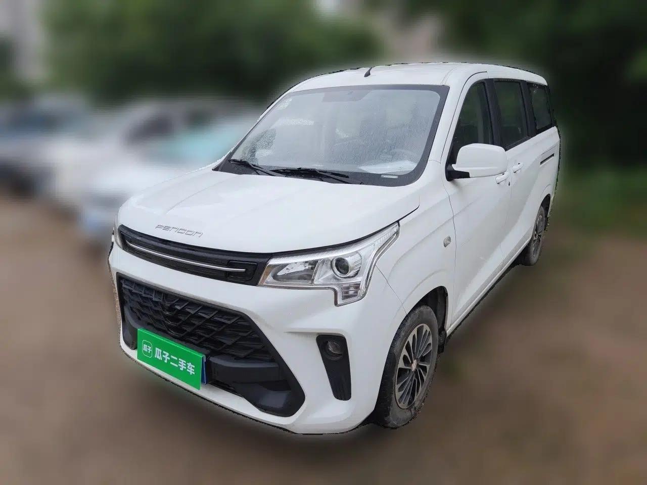 Dongfeng Fengon 380 2022 1.5L Luxury Edition Passenger Vehicle 5 Seats — миниатюра 1